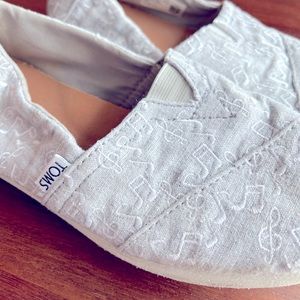 Music note Tom’s shoes!